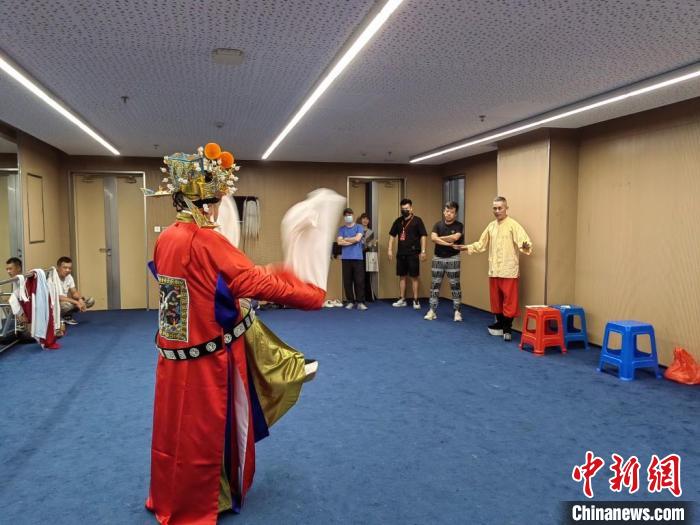 “天下第一團(tuán)”正在進(jìn)行練習(xí)?！±ド绞形捏w廣電和旅游局供圖