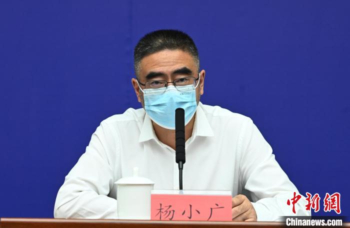 成都市政府副秘書長(zhǎng)、市衛(wèi)健委主任楊小廣?！“苍?攝