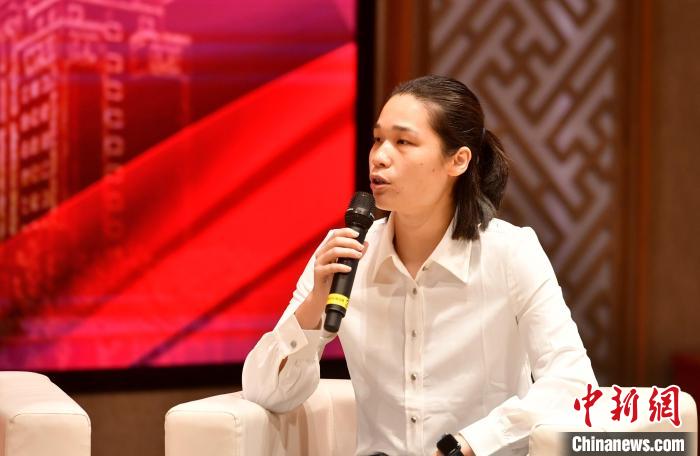 圖為林莉在福建師范大學(xué)分享會(huì)上發(fā)言。　呂明 攝