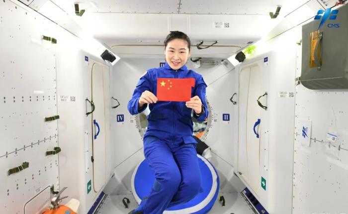 航天員劉洋背后是問天實驗艙睡眠區(qū)。圖片來源：中國載人航天工程辦公室官方微信