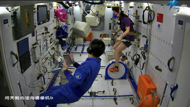 航天員在軌鍛煉。圖片來源：中國載人航天工程辦公室官方微信