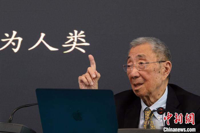 高能論壇上，丁肇中先生與現(xiàn)場(chǎng)聽眾交流?！?lt;a target='_blank' href='/'><p  align=
