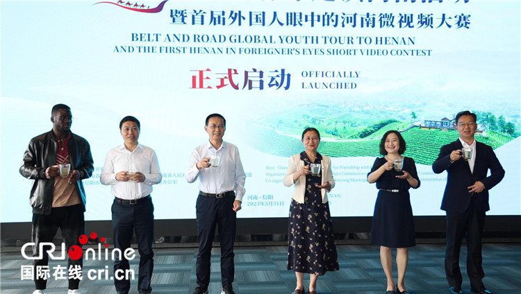 與會(huì)嘉賓共同舉杯啟動(dòng)活動(dòng)。賈親親 攝