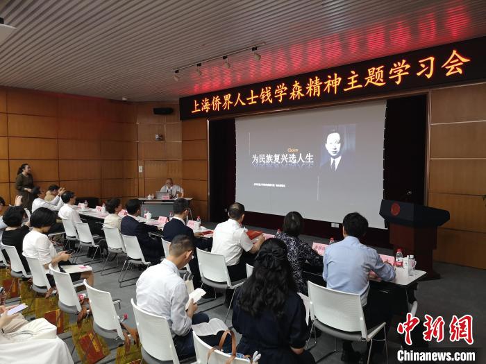 上海交通大學(xué)錢學(xué)森圖書館館長、錢學(xué)森之子錢永剛以“為民族復(fù)興選人生”為題作專題報告?！》队畋?攝