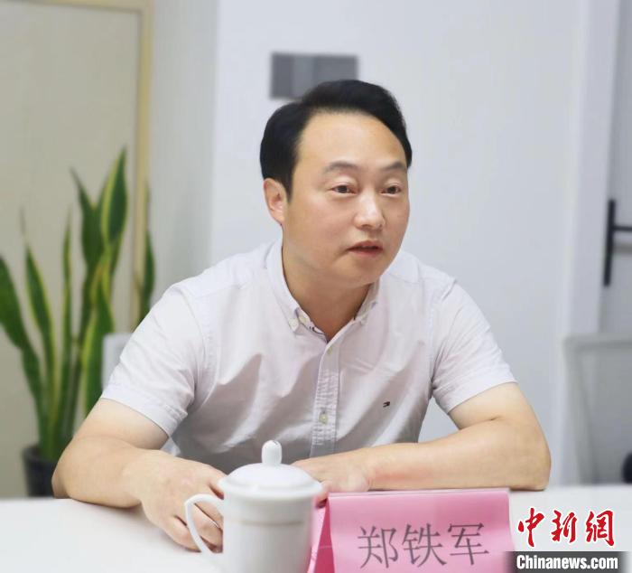 寧德市臺港澳辦主任鄭鐵軍講話?！窃式?攝