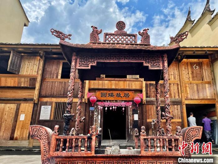 臺灣上趣開新團隊入駐古田縣平湖鎮(zhèn)端上村，以“圓瑛法師故里”為主題打造愛國禪意村。　呂巧琴 攝