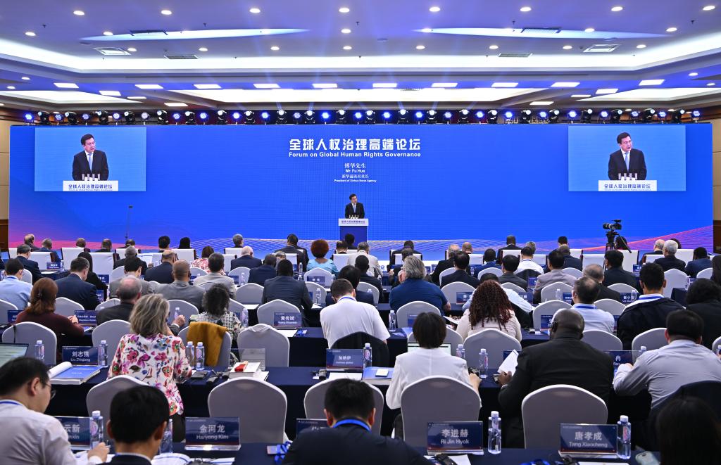 6月14日，全球人權(quán)治理高端論壇在北京舉行，來自近百個(gè)國家和包括聯(lián)合國機(jī)構(gòu)在內(nèi)的國際組織的300余名中外嘉賓應(yīng)邀與會(huì)。新華社記者 李鑫 攝