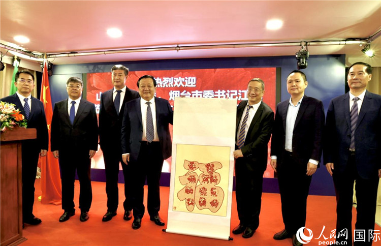 參加座談會的主要嘉賓合影留念。人民網(wǎng)記者宋亦然攝