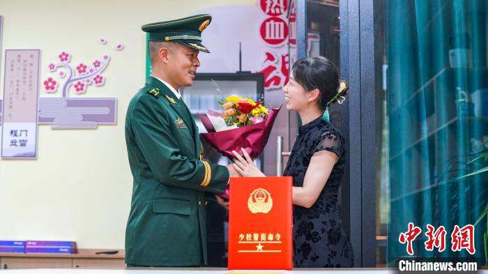 軍功章有你的一半?！堦愑?攝