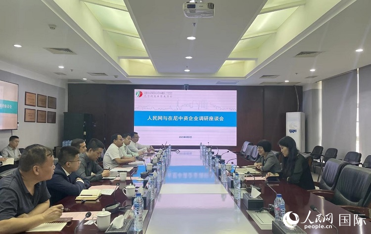 尼日利亞中國商會(huì)企業(yè)代表與人民網(wǎng)記者座談。