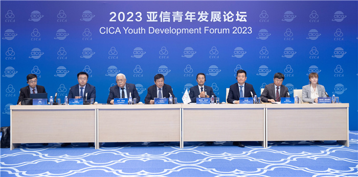 2023亞信青年發(fā)展論壇嘉賓發(fā)言現(xiàn)場(chǎng)。人民畫報(bào)供圖
