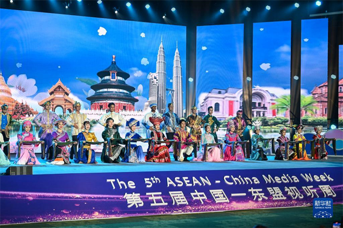 10月21日，在馬來西亞行政首都普特拉賈亞，演員在第五屆中國—東盟視聽周開幕活動上表演。新華社記者 程一恒 攝