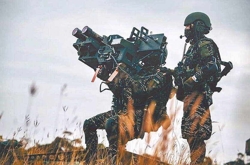 臺海軍陸戰(zhàn)隊肩抗“毒刺”導彈發(fā)射器準備射擊。圖片來源：臺灣“中時新聞網(wǎng)”。