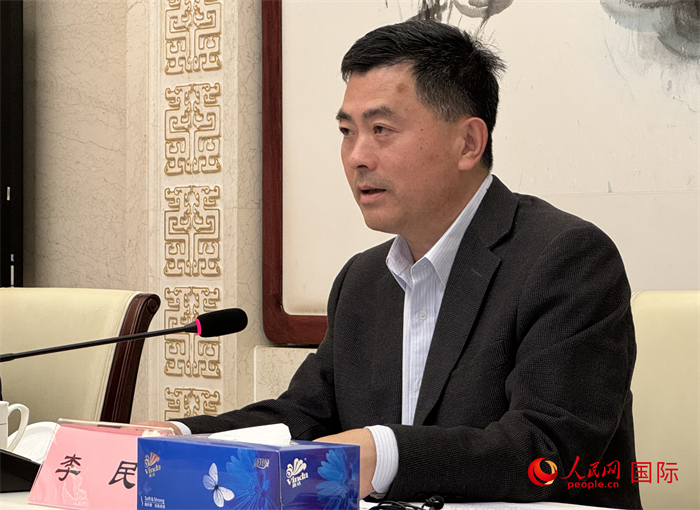 10月31日，歐美同學(xué)會秘書長李民在第五屆中法文化論壇媒體吹風(fēng)會上講話。（人民網(wǎng) 謝瑩攝）
