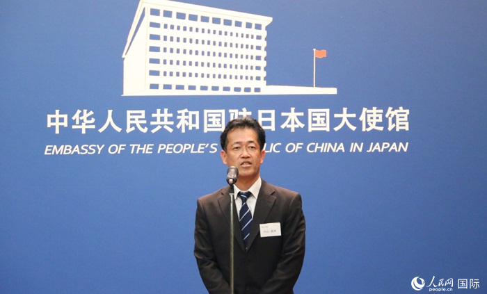 導(dǎo)師代表、東京大學(xué)教授內(nèi)山真伸發(fā)表致辭。人民網(wǎng) 許可攝