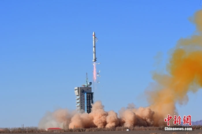北京時間2023年11月16日11時55分，我國在酒泉衛(wèi)星發(fā)射中心使用長征二號丙運載火箭，成功將新一代海洋水色觀測衛(wèi)星發(fā)射升空，衛(wèi)星順利進入預定軌道，發(fā)射任務獲得圓滿成功。此次任務是長征系列運載火箭第497次飛行。汪江波 攝