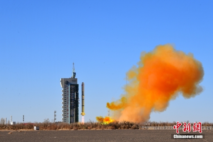 北京時(shí)間2023年11月16日11時(shí)55分，我國在酒泉衛(wèi)星發(fā)射中心使用長征二號丙運(yùn)載火箭，成功將新一代海洋水色觀測衛(wèi)星發(fā)射升空，衛(wèi)星順利進(jìn)入預(yù)定軌道，發(fā)射任務(wù)獲得圓滿成功。此次任務(wù)是長征系列運(yùn)載火箭第497次飛行。汪江波 攝