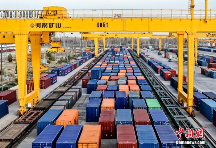 資料圖：霍爾果斯鐵路口岸有序排列的集裝箱。(無人機照片)<a target='_blank' href='/' ><p  align=