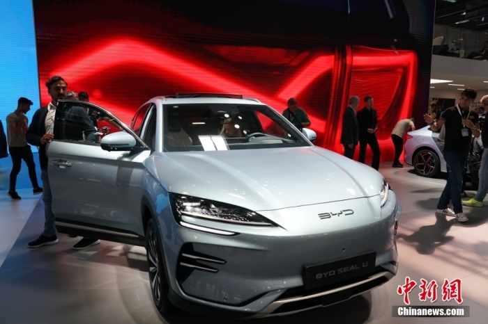 2023年德國國際汽車及智慧出行博覽會(IAA mobility)(亦簡稱慕尼黑國際車展)將于9月5日正式開幕。在9月4日舉行的媒體日，記者看到諸品牌紛紛攜“拳頭”產(chǎn)品亮相。圖為當(dāng)日比亞迪SEAL U在歐洲首秀。<a target='_blank' href='/'><p  align=