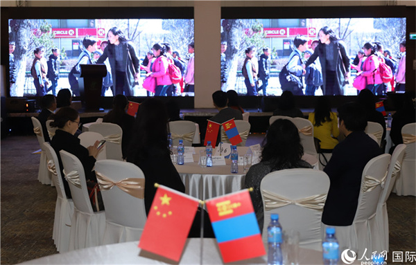 12月1日，活動(dòng)現(xiàn)場(chǎng)播放防治結(jié)核病宣傳短片。人民網(wǎng)記者 霍文攝