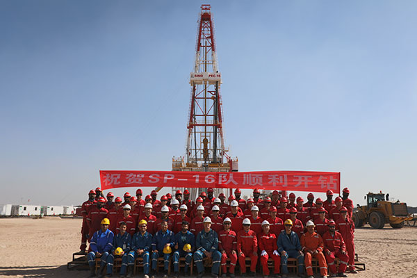 12月25日，中石化國工科威特分公司SINOPEC-16隊在科威特北部油區(qū)順利開鉆。中石化供圖