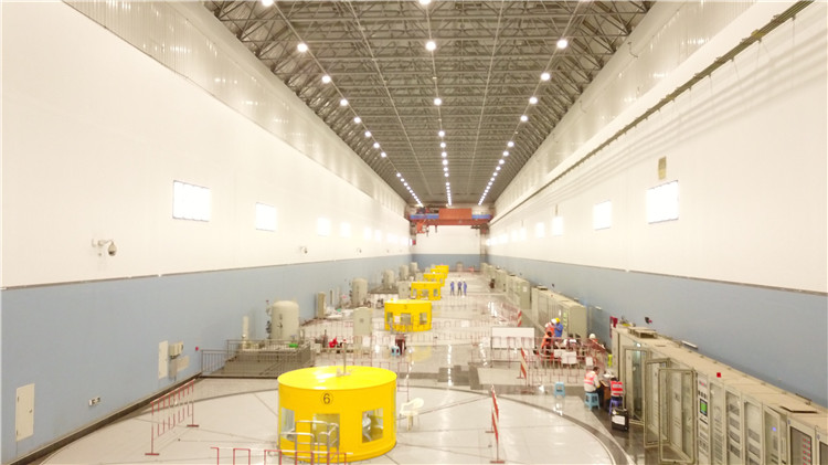 卡魯瑪水電站發(fā)電機(jī)組。王劍攝