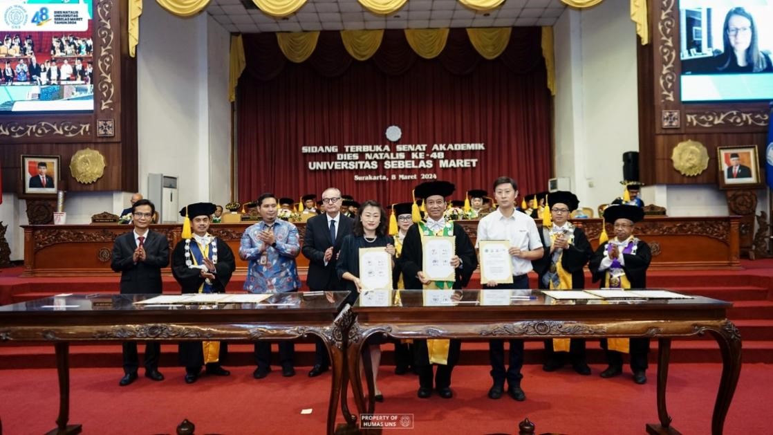 西華大學、三一一大學、印尼鋰源新材料有限公司、四川鋰源新能源有限公司四方共同簽署國際合作協(xié)議。印尼三一一大學孔子學院供圖
