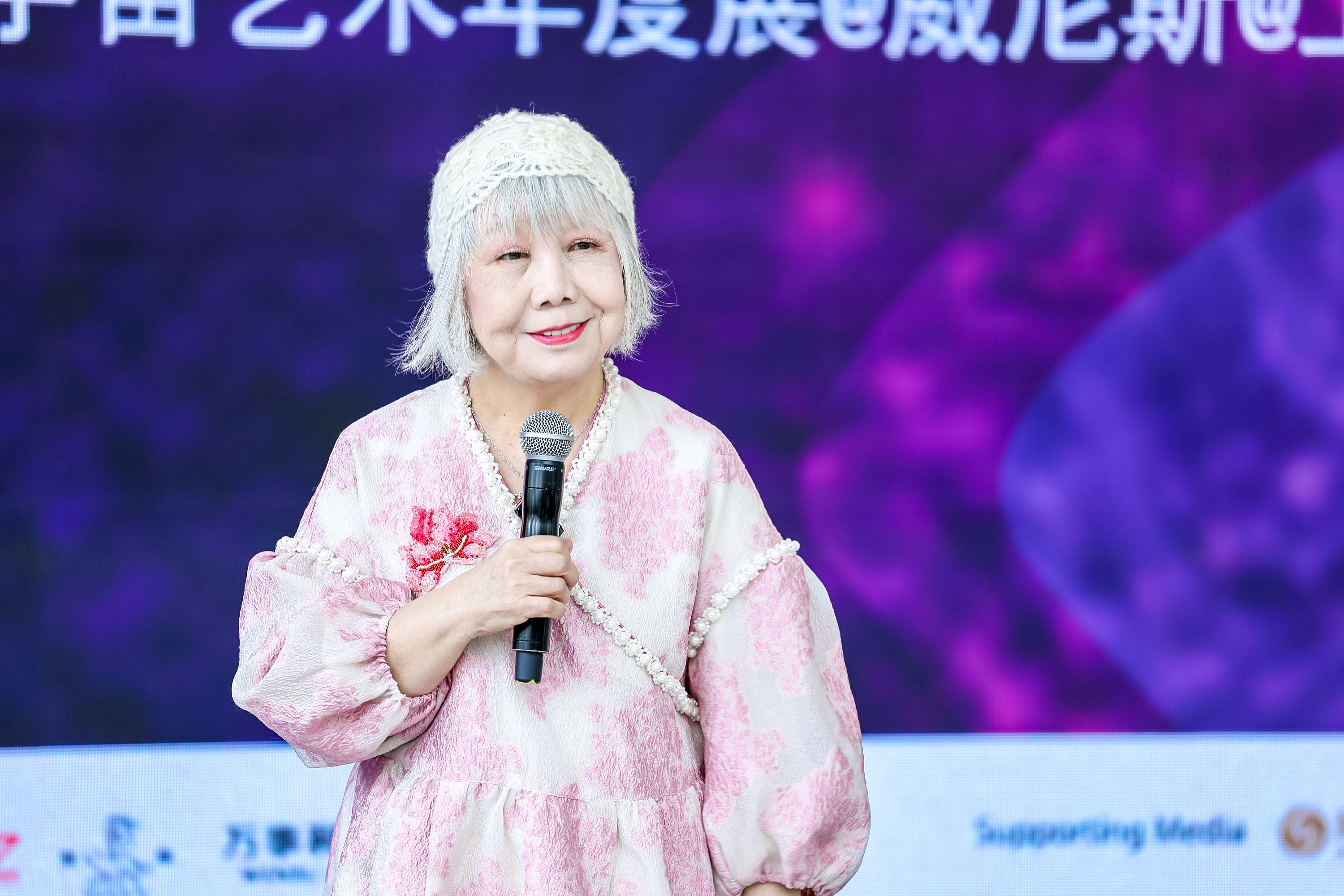 圖3：資深策展人、藝評家、臺北實踐大學教授陸蓉之致辭（圖片：鳳凰中心）