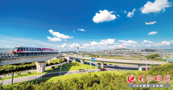 　　根據(jù)《實施意見》，長沙將建設(shè)聯(lián)通世界的航空樞紐，打造輻射全國的鐵路樞紐，深化綜合交通協(xié)調(diào)機制。    資料圖片