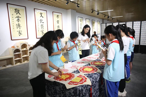 1、長沙市雨花區(qū)校園清廉家風館開館。受訪單位供圖