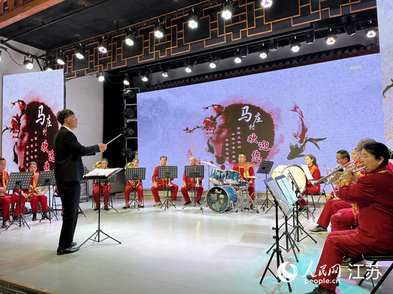 馬莊農(nóng)民樂團在排練節(jié)目。人民網(wǎng) 李子佩攝