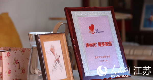王繼蓮家庭獲得的部分榮譽(yù)。人民網(wǎng) 冷金明攝