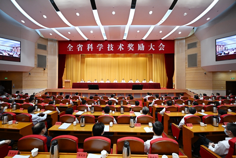 圖為江蘇省科學技術(shù)獎勵大會現(xiàn)場。吳勝攝