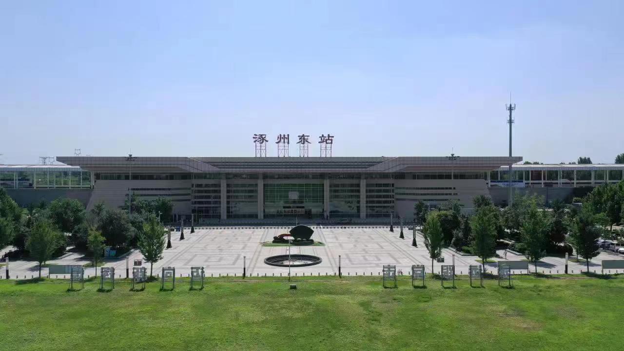 通勤專列高鐵始發(fā)站涿州東站。 熊華明、王聚言攝