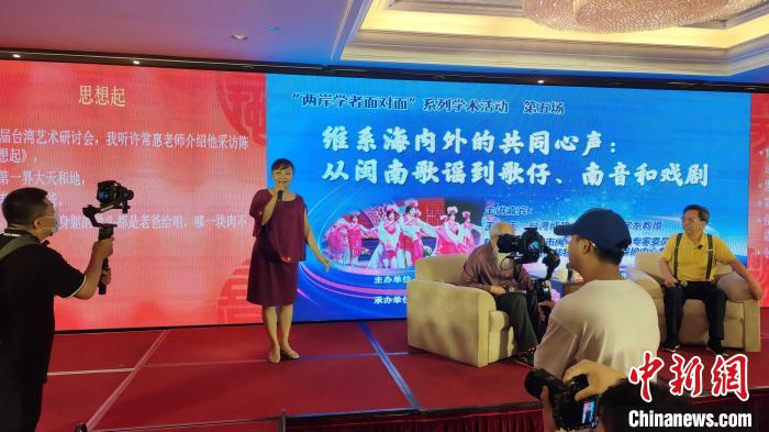 歌仔說唱非遺傳承人張月萍女士現(xiàn)場演唱?！罘?攝