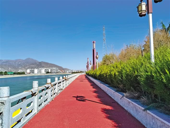 圖為濱河體育公園自行車車道。.jpg