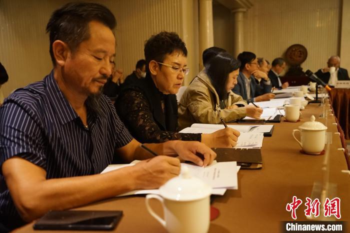 圖為座談會(huì)現(xiàn)場(chǎng)?！∨擞隄?攝