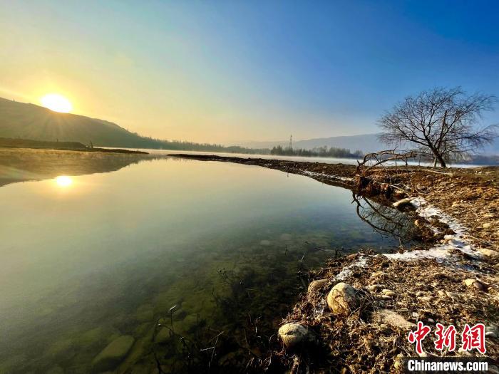 圖為青海省化隆縣黃河濕地景色?！±钣穹?攝
