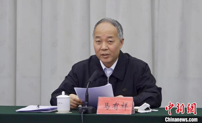 圖為農(nóng)業(yè)農(nóng)村部副部長馬有祥在部省共同打造青海綠色有機(jī)農(nóng)畜產(chǎn)品輸出地推進(jìn)會議上講話?！±罱瓕?攝