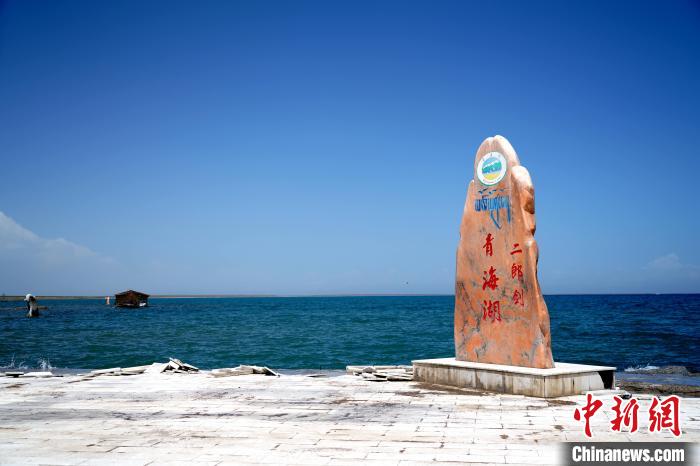 圖為青海湖景區(qū)一角?！O睿 攝