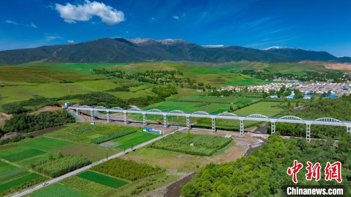 圖為引大濟湟西干渠的渡槽。(資料圖) 青海省水利廳 供圖