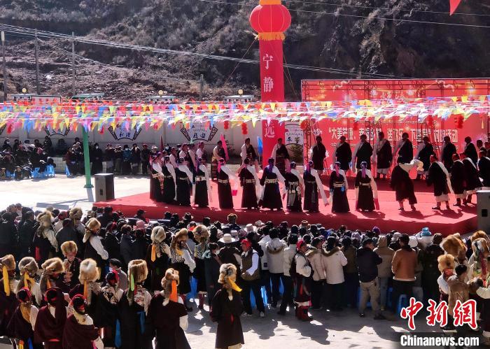 文藝活動全景?！∶⒖悼h委宣傳部供圖