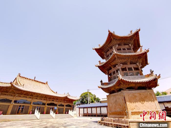 圖為阿河灘清真寺局部。　張?zhí)砀?攝