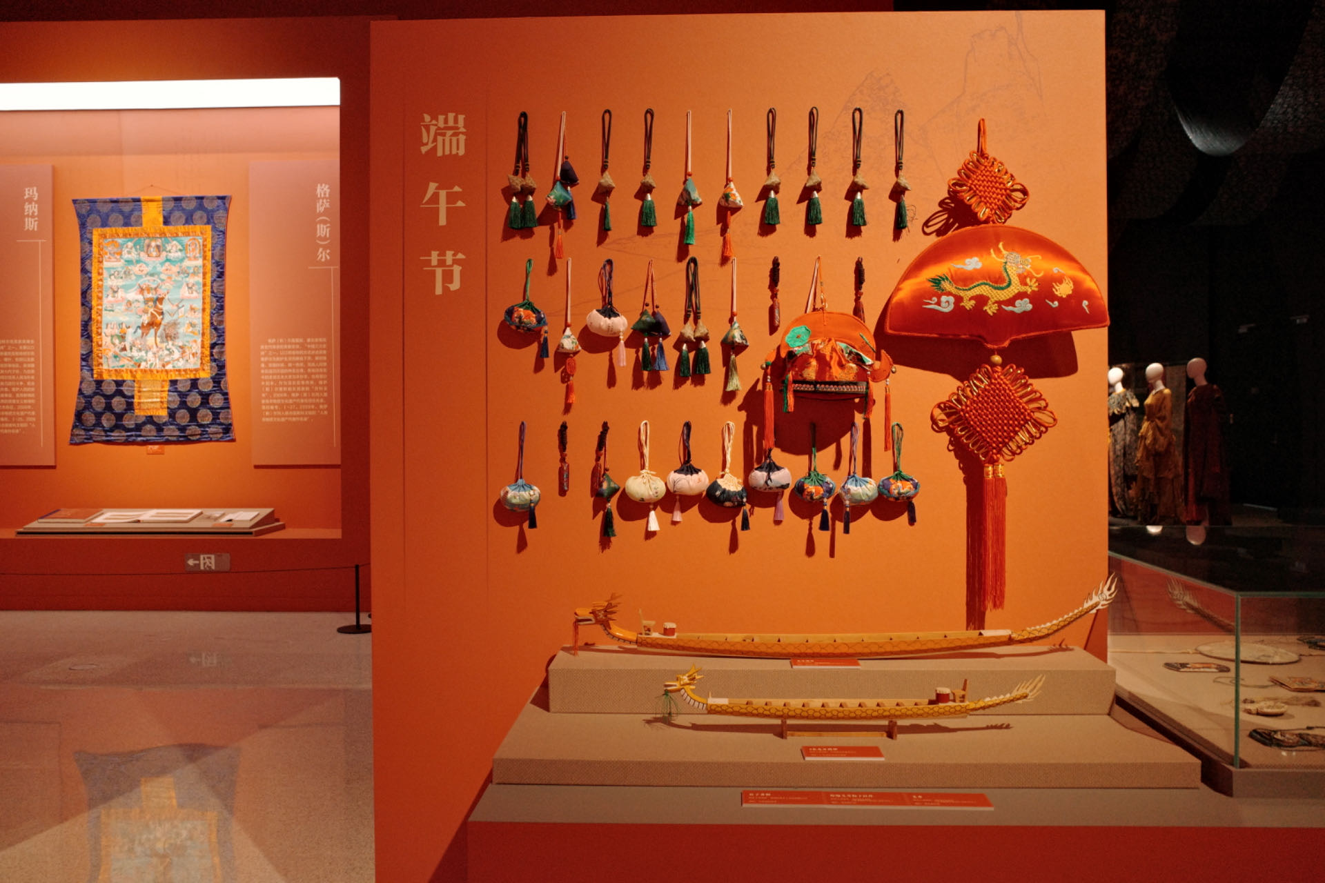 “氣象萬千——中國非遺保護(hù)實(shí)踐主題展”展示了端午節(jié)主題的非遺。人民網(wǎng)記者 劉微攝