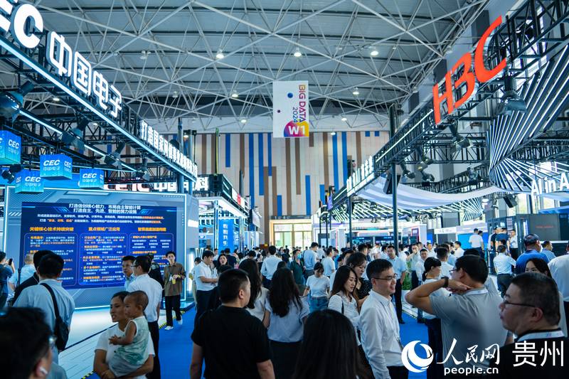 3、2024數(shù)博會共吸引400余家展商參展。人民網(wǎng) 陽茜攝.jpg