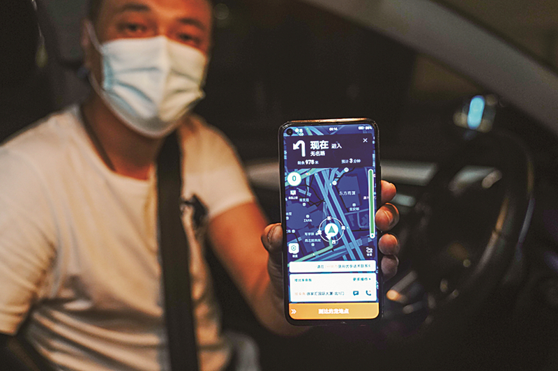 2022年6月1日凌晨，網(wǎng)約車司機(jī)黃興展示他當(dāng)天接到的第一單。