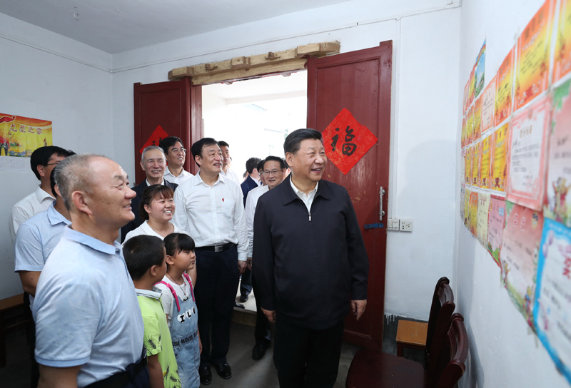2019年5月20日，習(xí)近平總書記在江西省贛州市于都縣梓山鎮(zhèn)潭頭村看望村民孫觀發(fā)一家人。