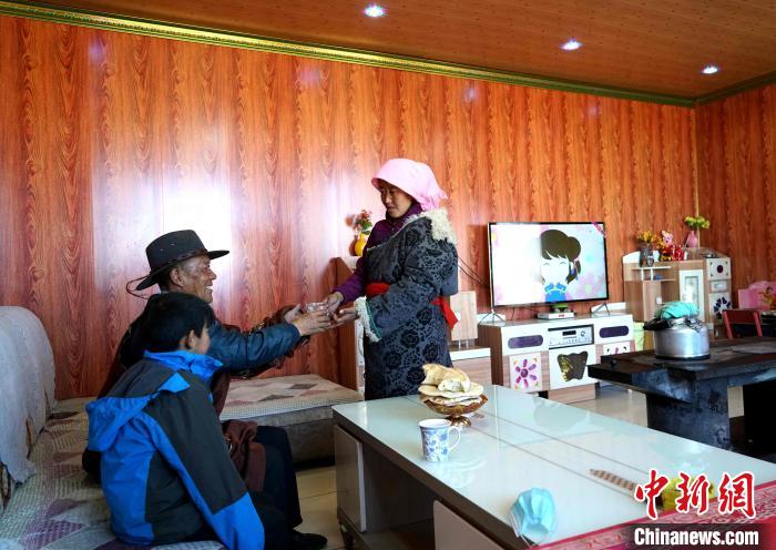 圖為易地搬遷后的哇保家。　才項什姐 攝