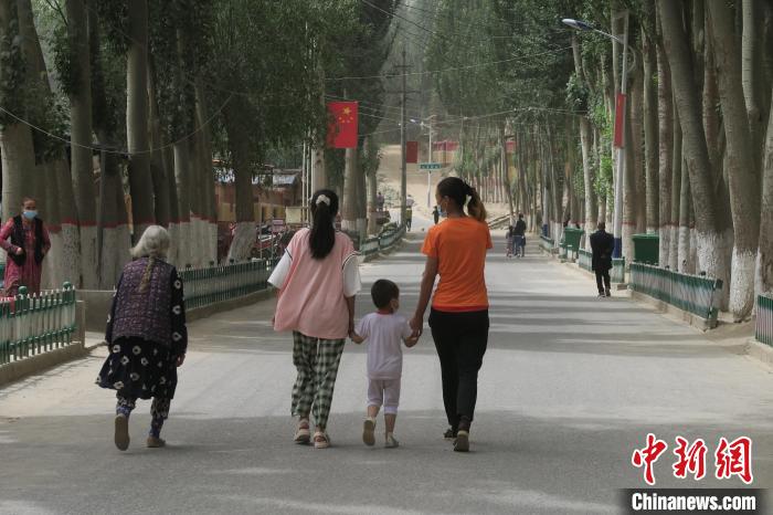 圖為進藏先遣英雄連誓師地原址所在的新疆維吾爾自治區(qū)和田地區(qū)于田縣普魯村現(xiàn)貌?！畛坛?攝