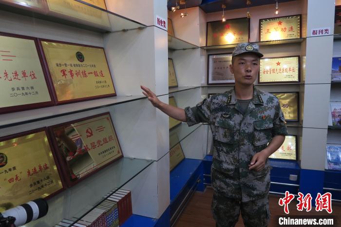 圖為南疆軍區(qū)某合成團1連連長齊楠。　楊程晨 攝